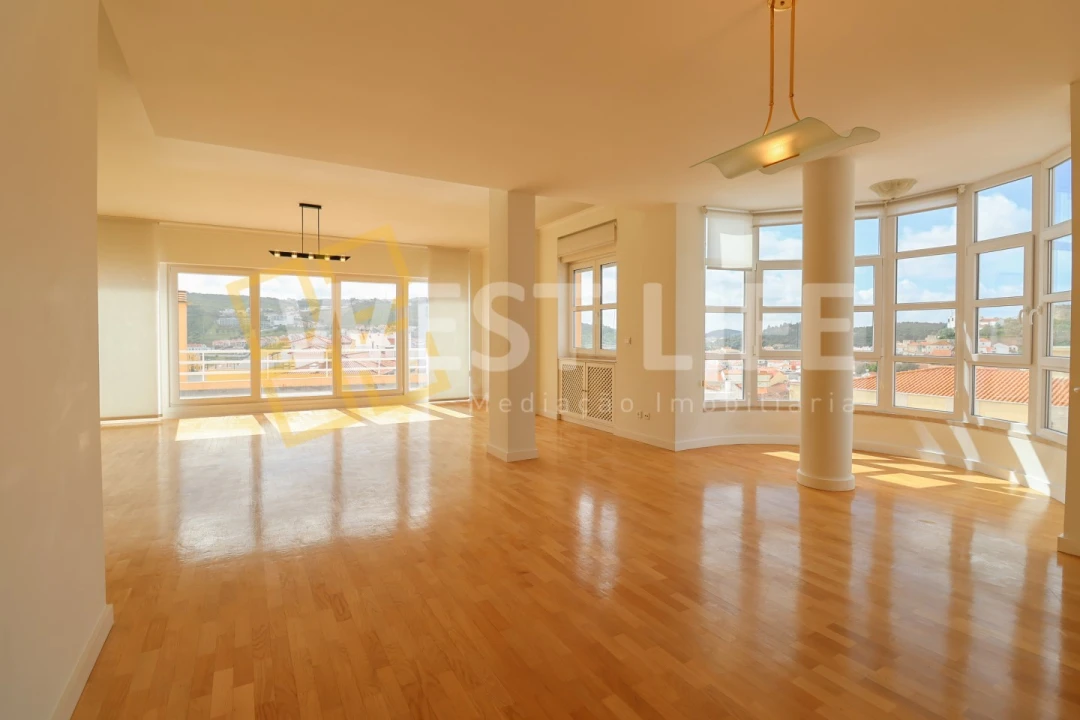 Apartamento T4 para Venda em Santa Maria, São Pedro e Matacães Foto 1