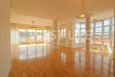 Apartamento T4 para Venda em Santa Maria, São Pedro e Matacães