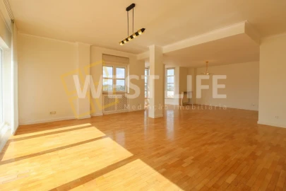 Apartamento T4 para Venda em Santa Maria, São Pedro e Matacães