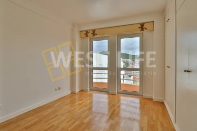 Apartamento T4 para Venda em Santa Maria, São Pedro e Matacães