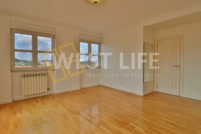 Apartamento T4 para Venda em Santa Maria, São Pedro e Matacães