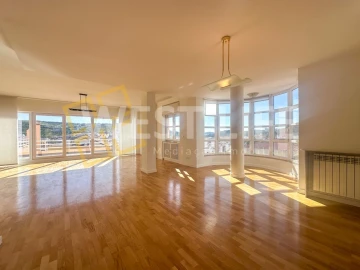 Apartamento T4 para Venda em Santa Maria, São Pedro e Matacães