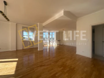 Apartamento T4 para Venda em Santa Maria, São Pedro e Matacães