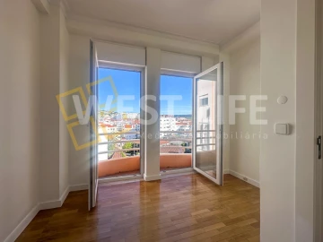 Apartamento T4 para Venda em Santa Maria, São Pedro e Matacães