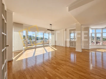 Apartamento T4 para Venda em Santa Maria, São Pedro e Matacães