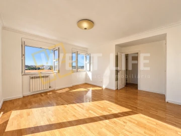 Apartamento T4 para Venda em Santa Maria, São Pedro e Matacães