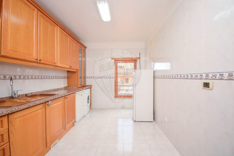 Apartamento T1 para Arrendamento em Algés, Linda-A-Velha e Cruz Quebrada-Dafundo Foto 15