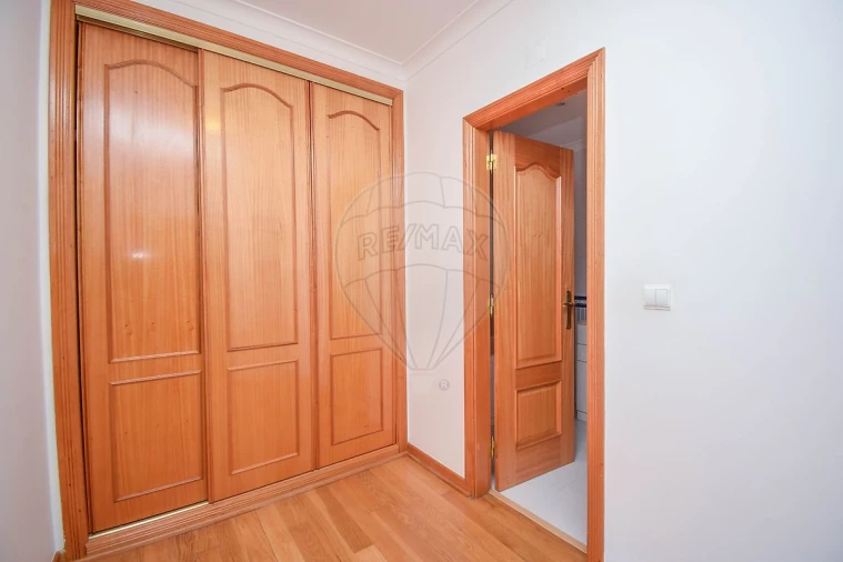 Apartamento T1 para Arrendamento em Algés, Linda-A-Velha e Cruz Quebrada-Dafundo Foto 23