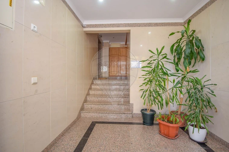 Apartamento T1 para Arrendamento em Algés, Linda-A-Velha e Cruz Quebrada-Dafundo Foto 20