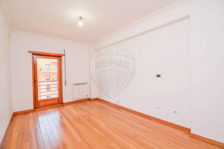 Apartamento T1 para Arrendamento em Algés, Linda-A-Velha e Cruz Quebrada-Dafundo Foto 14