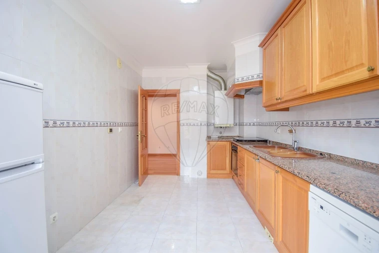 Apartamento T1 para Arrendamento em Algés, Linda-A-Velha e Cruz Quebrada-Dafundo Foto 18