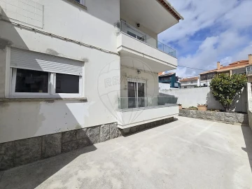 Moradia T3 para Arrendamento em Carcavelos e Parede