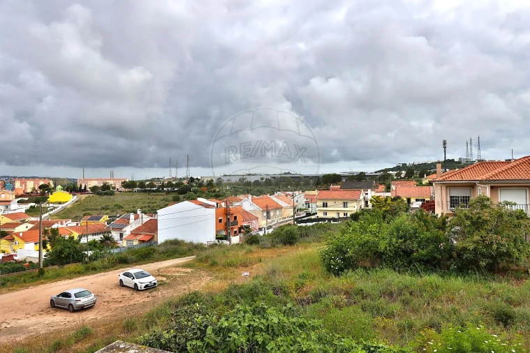 Moradia T5 para Venda em Porto Salvo Foto 4