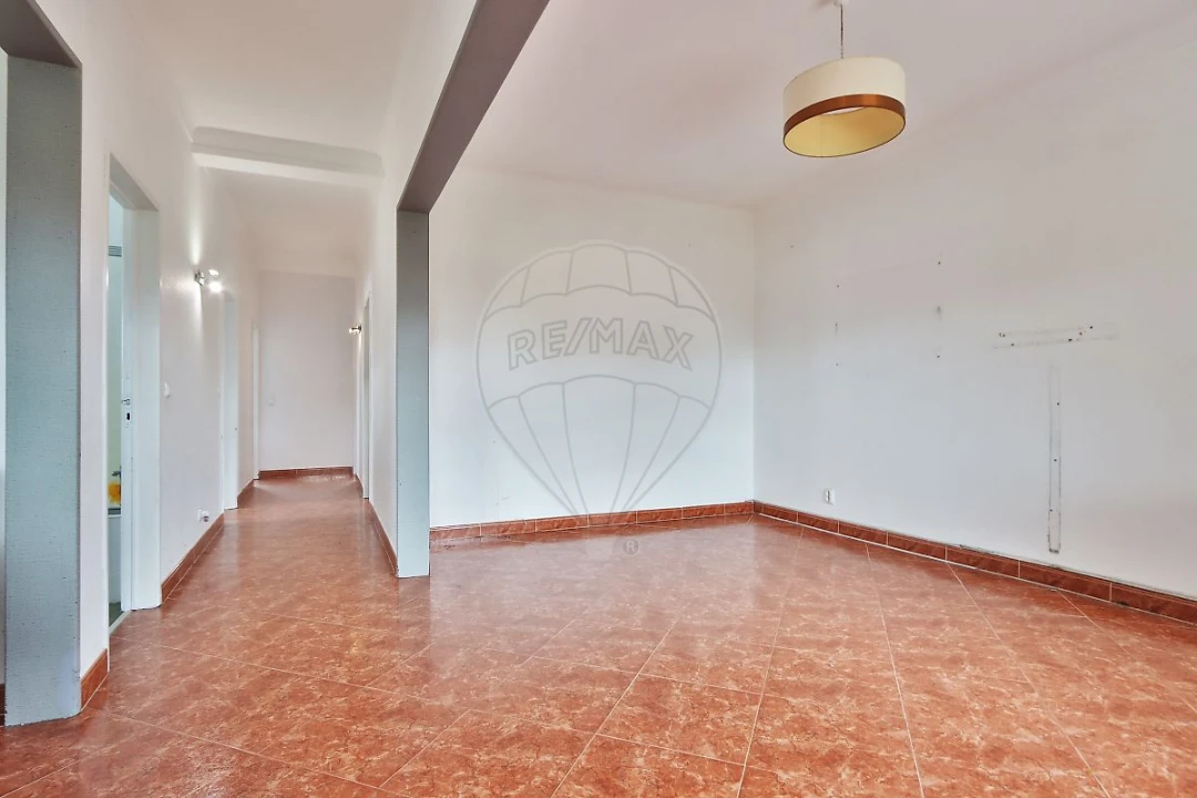 Moradia T5 para Venda em Porto Salvo Foto 9