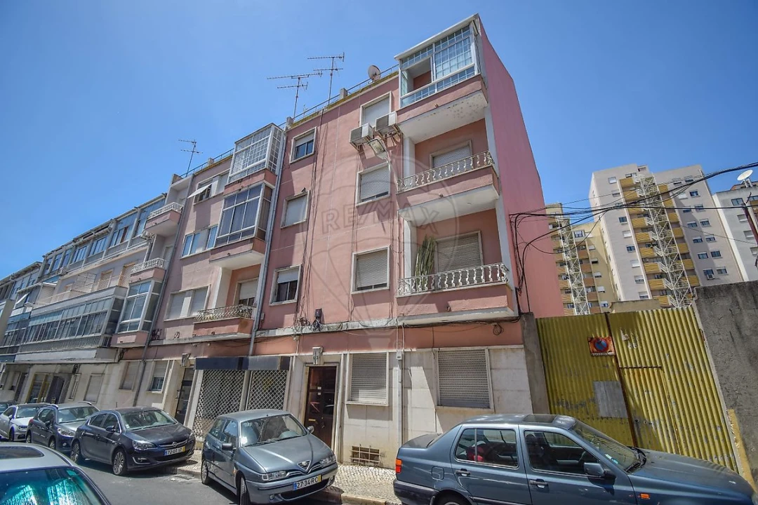 Apartamento T2 para Venda em Benfica Foto 2