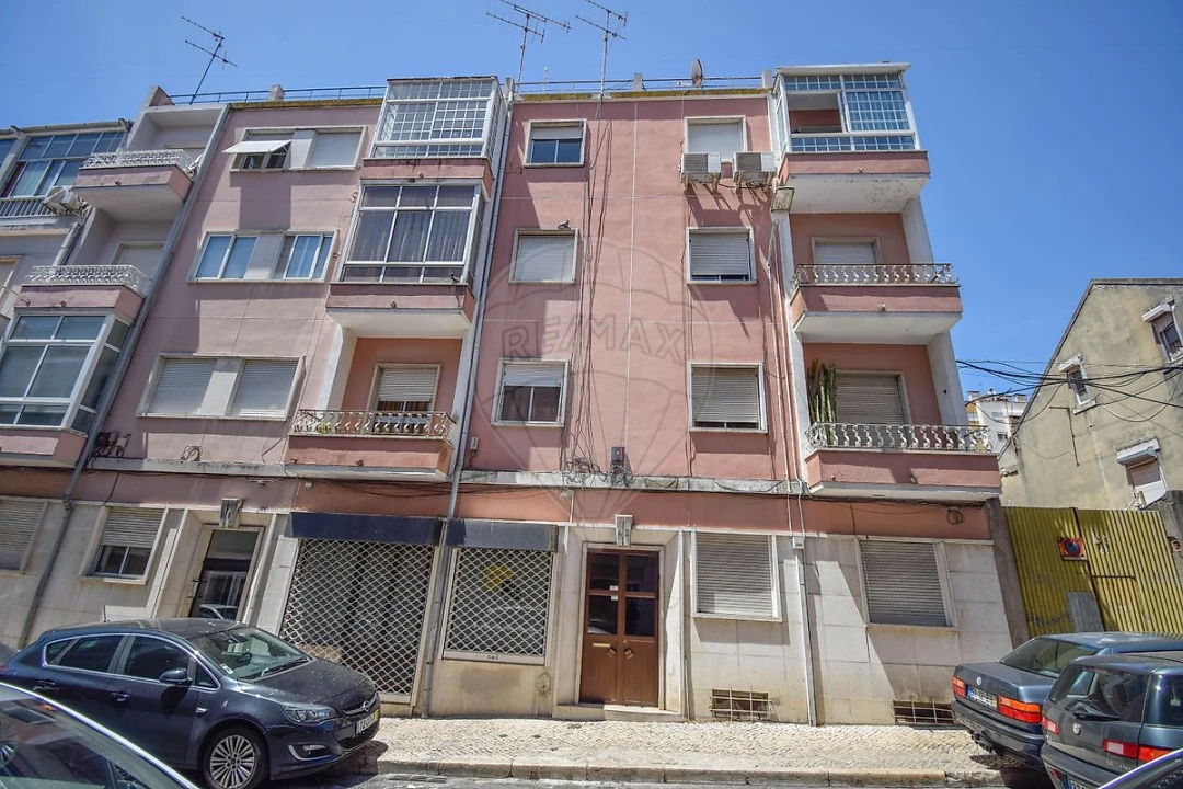 Apartamento T2 para Venda em Benfica Foto 3