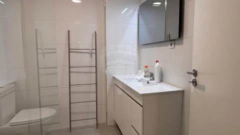 Apartamento T3 para Arrendamento em Mafamude e Vilar do Paraíso