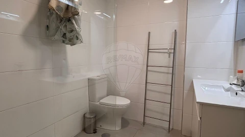 Apartamento T3 para Arrendamento em Mafamude e Vilar do Paraíso