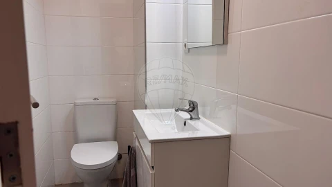 Apartamento T3 para Arrendamento em Mafamude e Vilar do Paraíso