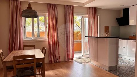 Apartamento T3 para Arrendamento em Mafamude e Vilar do Paraíso
