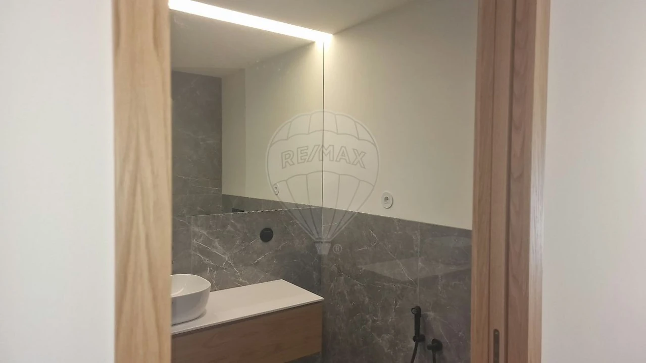 Apartamento T2 para Venda em Cedofeita, Santo Ildefonso, Sé, Miragaia, São Nicolau e Vitória Foto 12