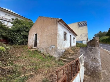 Moradia T2 para Venda em Maxial e Monte Redondo