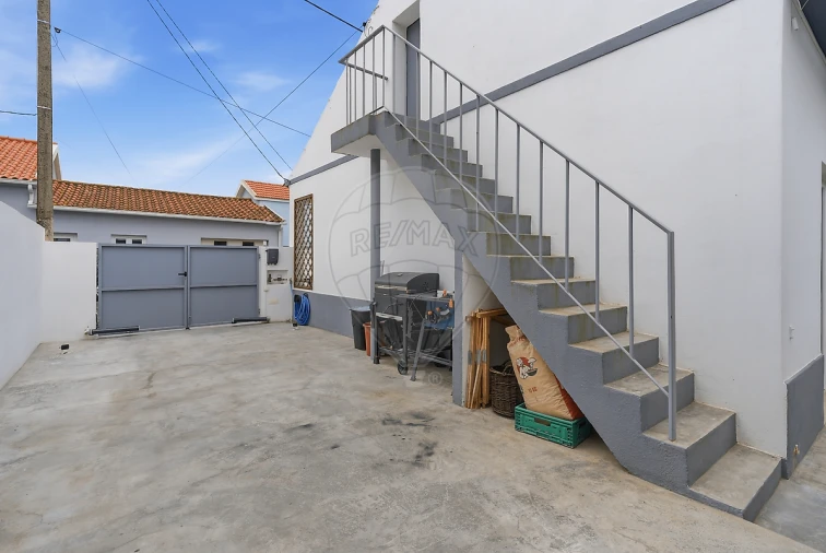 Moradia T2 para Venda em Santa Maria, São Pedro e Matacães Foto 35