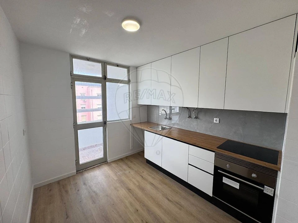 Apartamento T1 para Venda em Setubal (São Sebastião) Foto 2