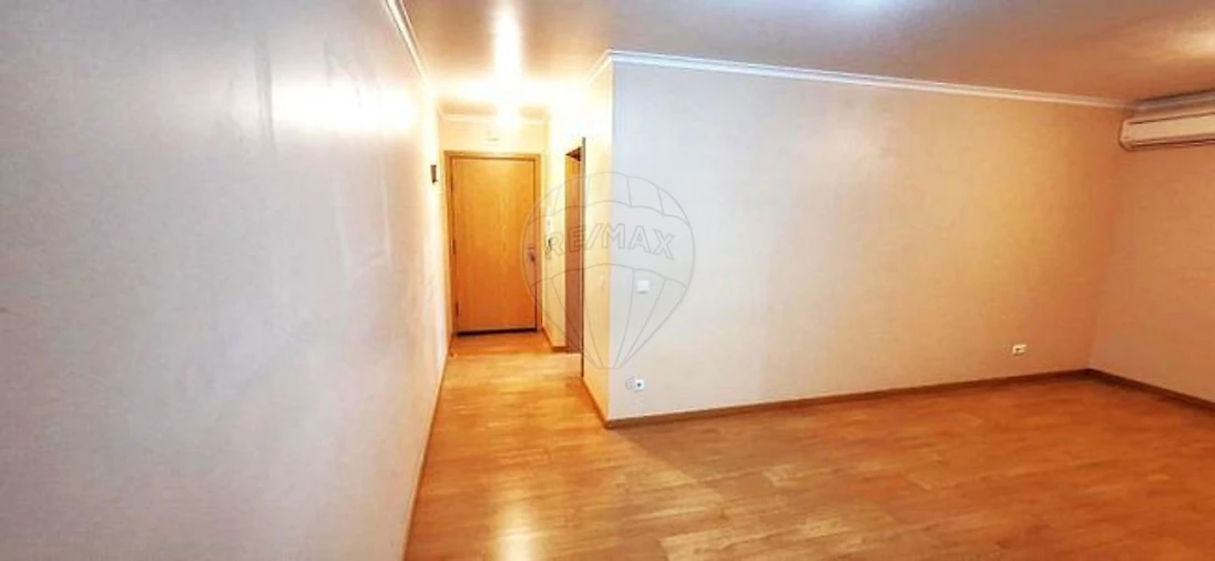 Apartamento T3 para Arrendamento em Loures Foto 6