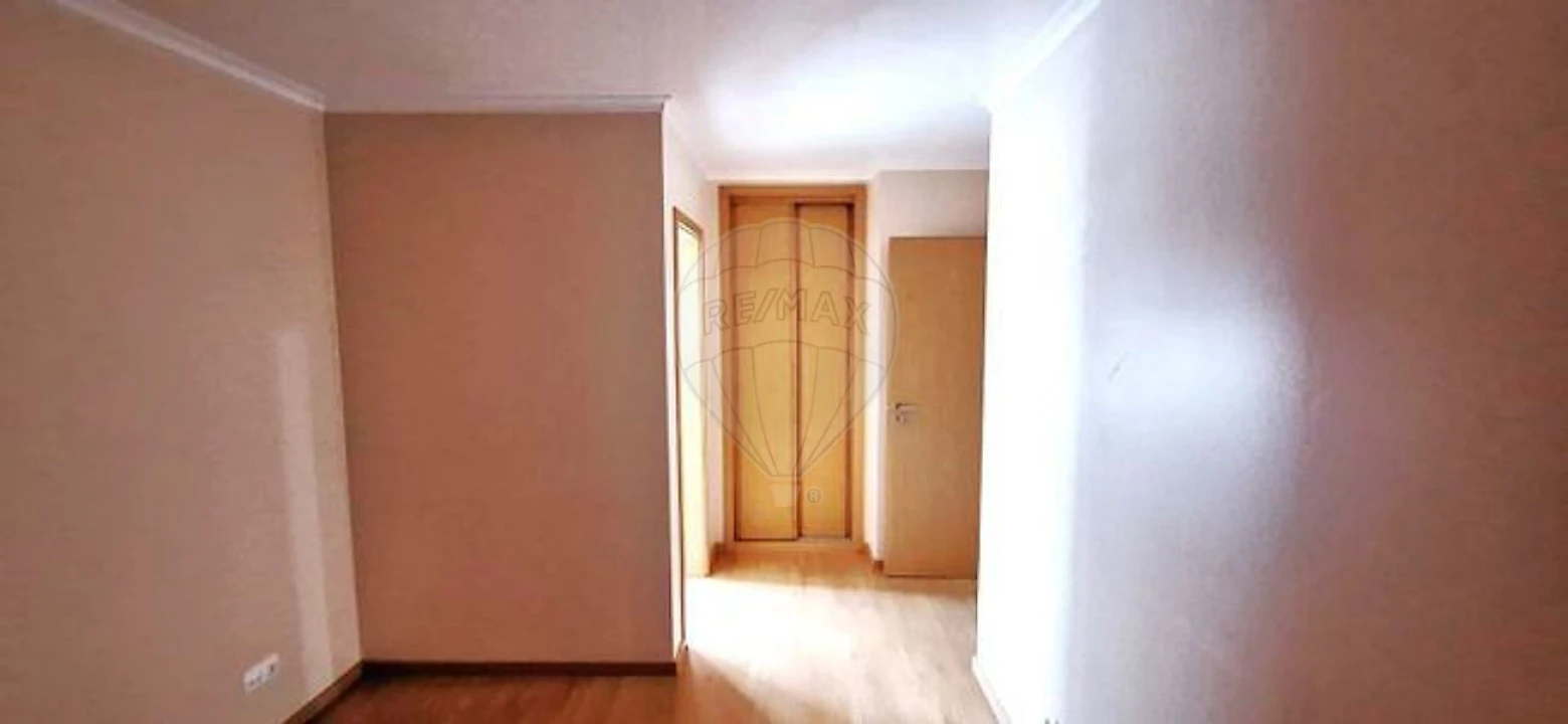 Apartamento T3 para Arrendamento em Loures Foto 4