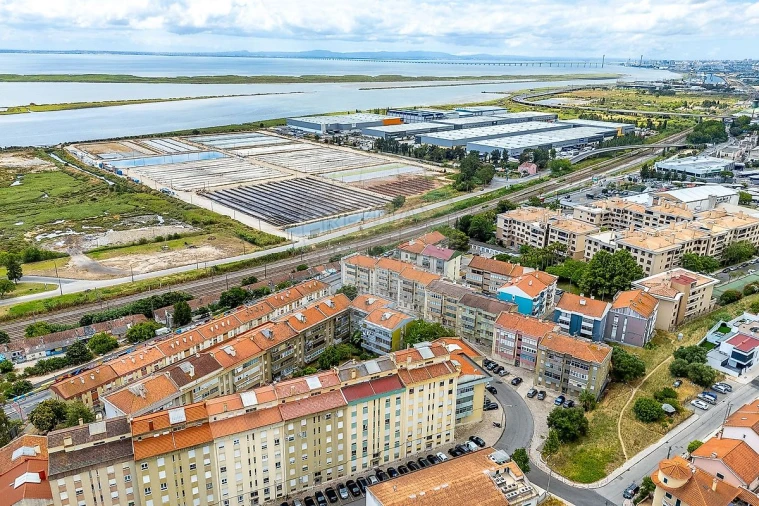 Apartamento T3 para Venda em Póvoa de Santa Iria e Forte da Casa Foto 28