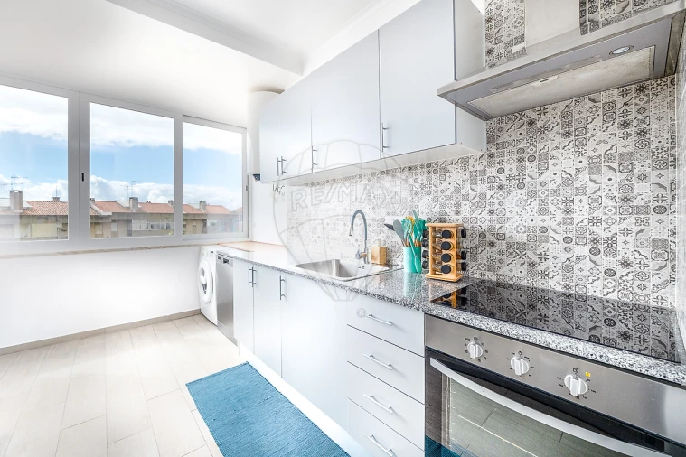 Apartamento T3 para Venda em Póvoa de Santa Iria e Forte da Casa Foto 3