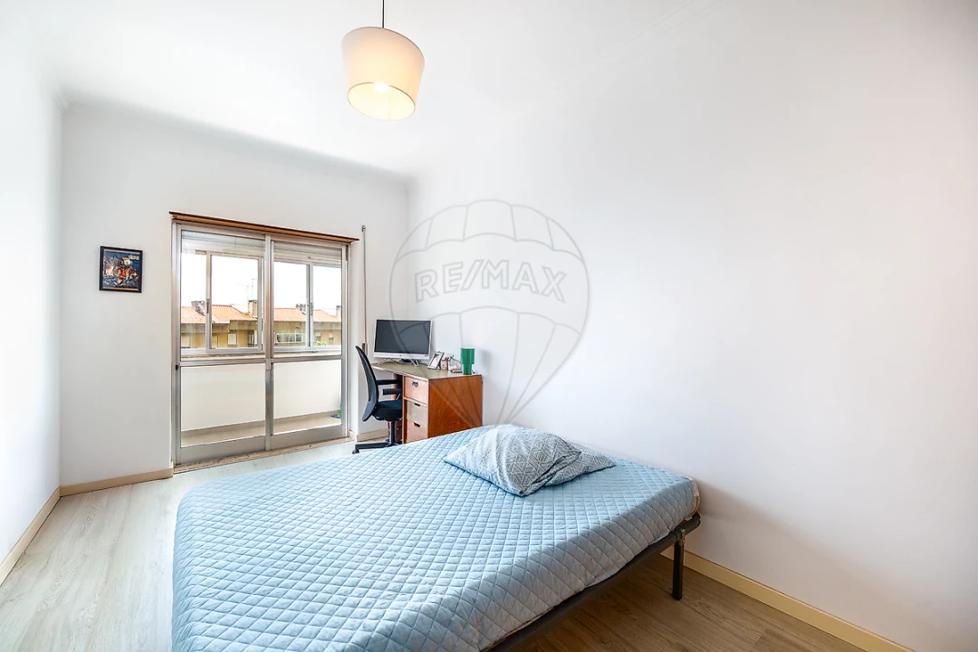 Apartamento T3 para Venda em Póvoa de Santa Iria e Forte da Casa Foto 14