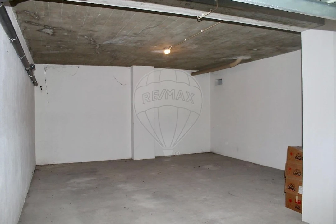 Garagem para Venda em Arruda dos Vinhos Foto 1