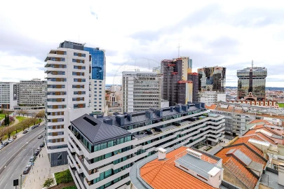 Apartamento T3 para Venda em Campolide