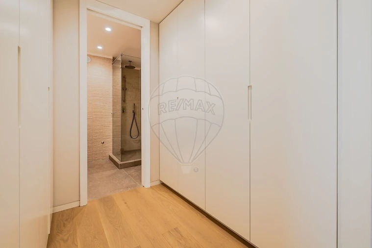 Apartamento T3 para Venda em Campolide Foto 8
