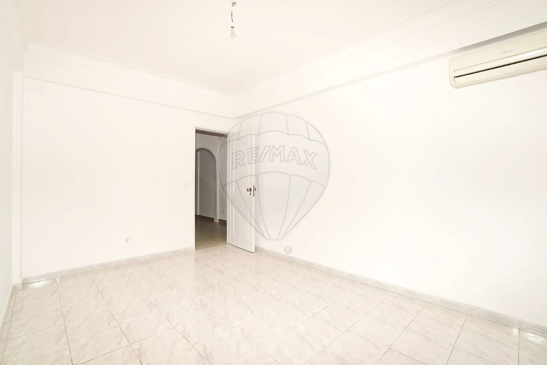 Apartamento T2 para Venda em Póvoa de Santa Iria e Forte da Casa Foto 8