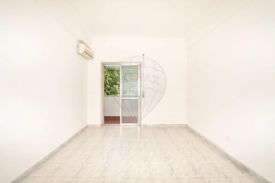 Apartamento T2 para Venda em Póvoa de Santa Iria e Forte da Casa Foto 9