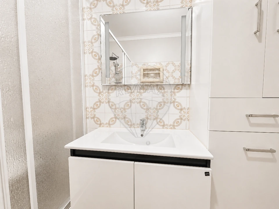 Apartamento T2 para Venda em Agualva e Mira-Sintra Foto 18