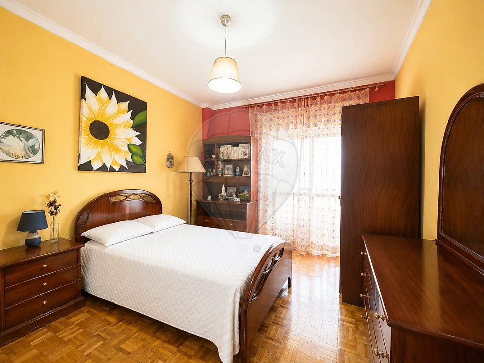 Apartamento T2 para Venda em Agualva e Mira-Sintra Foto 8