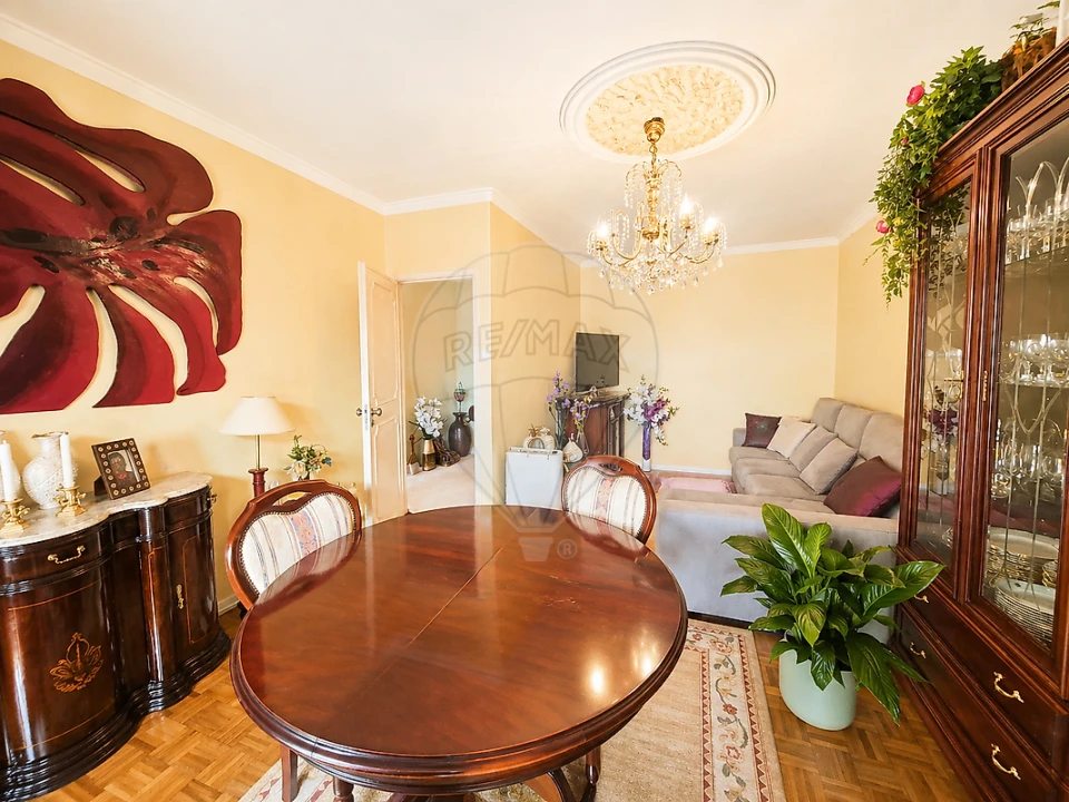 Apartamento T2 para Venda em Agualva e Mira-Sintra Foto 7