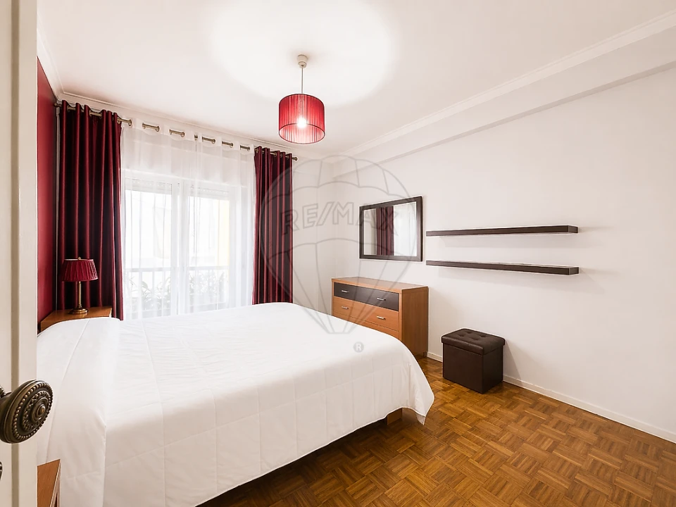Apartamento T2 para Venda em Agualva e Mira-Sintra Foto 11