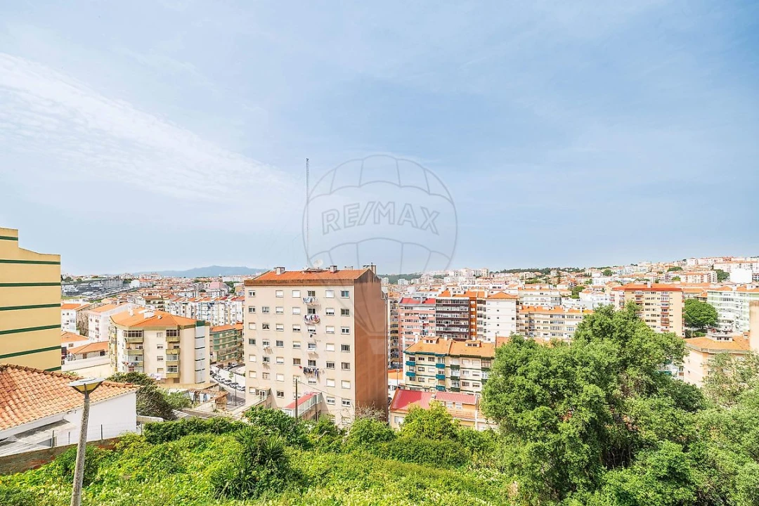 Apartamento T2 para Venda em Agualva e Mira-Sintra Foto 2