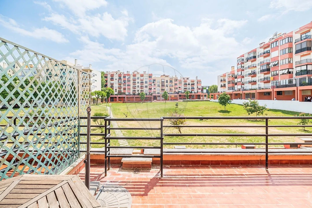 Apartamento T2 para Venda em Lumiar Foto 1