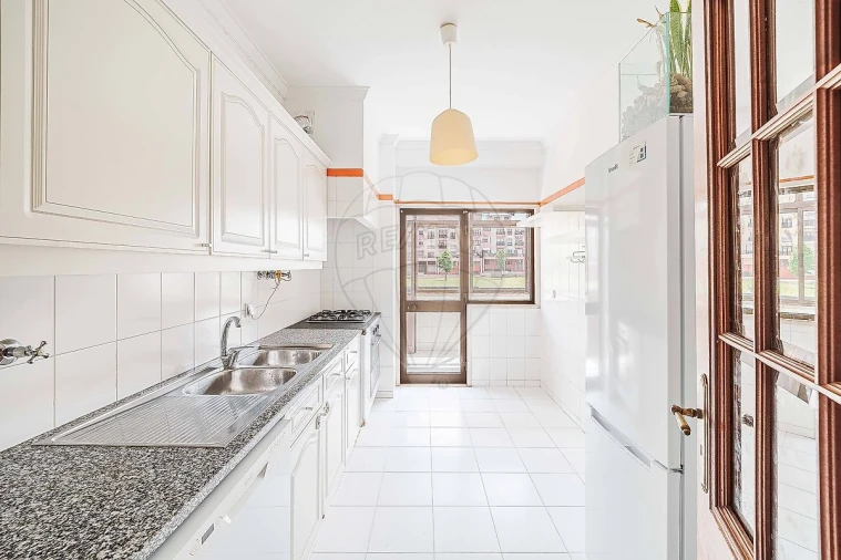 Apartamento T2 para Venda em Lumiar Foto 6