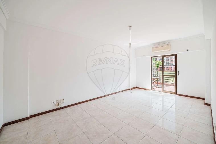 Apartamento T2 para Venda em Lumiar Foto 3