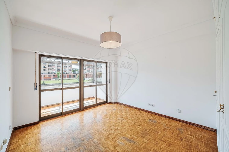 Apartamento T2 para Venda em Lumiar Foto 8