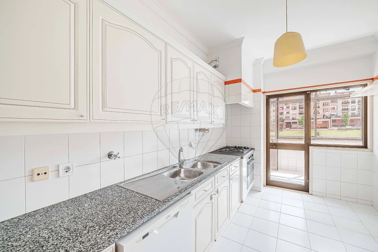 Apartamento T2 para Venda em Lumiar Foto 5