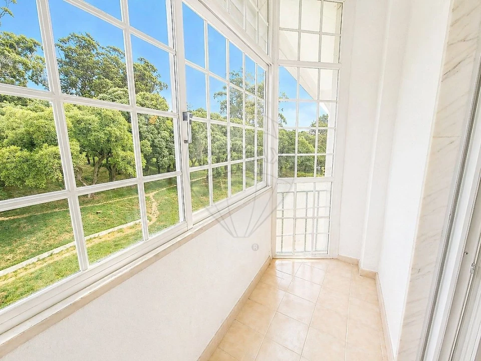 Apartamento T2 para Venda em Queluz e Belas Foto 2