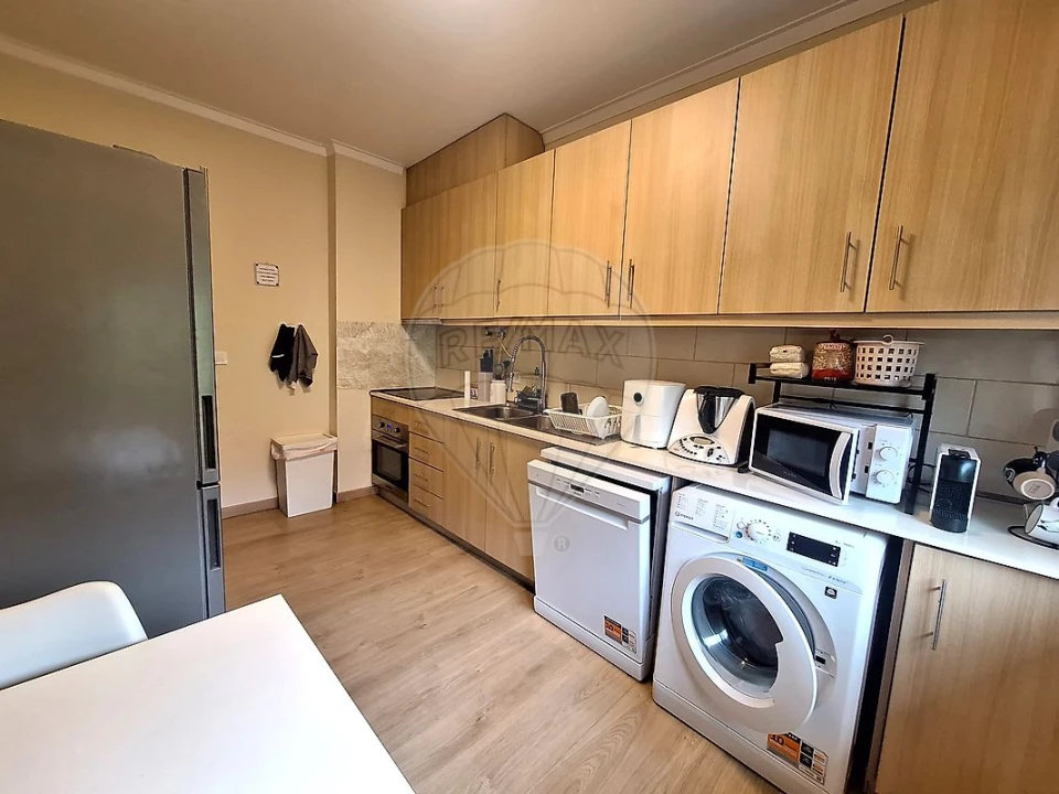 Apartamento T2 para Venda em Queluz e Belas Foto 2